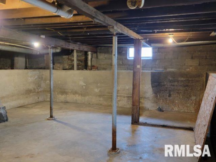 617 14TH Street, Herrin, Illinois 62948, 2 Bedrooms Bedrooms, 0 ,1 BathroomBathrooms,Residential,For Sale,14TH,0,RMAEB456627