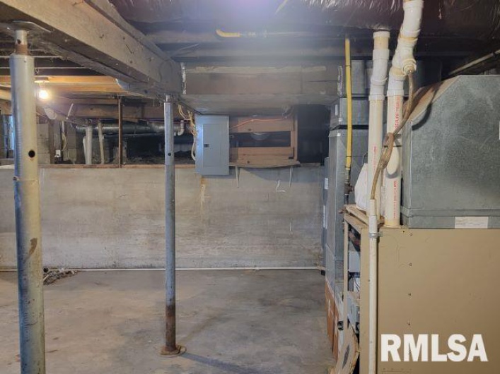 617 14TH Street, Herrin, Illinois 62948, 2 Bedrooms Bedrooms, 0 ,1 BathroomBathrooms,Residential,For Sale,14TH,0,RMAEB456627
