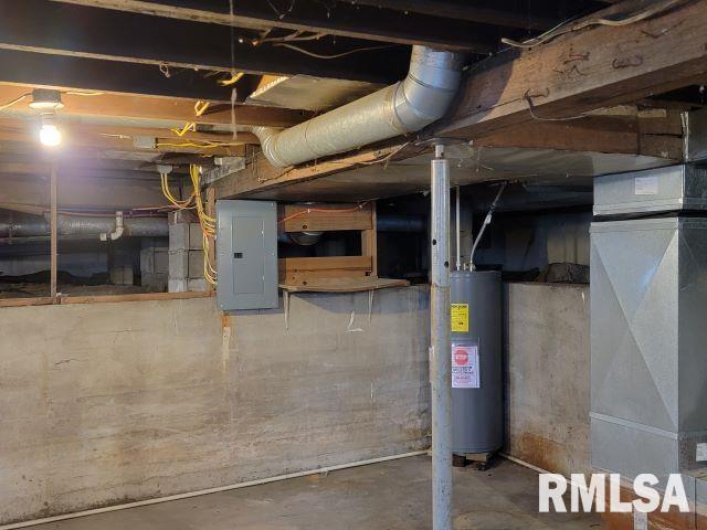 617 14TH Street, Herrin, Illinois 62948, 2 Bedrooms Bedrooms, 0 ,1 BathroomBathrooms,Residential,For Sale,14TH,0,RMAEB456627
