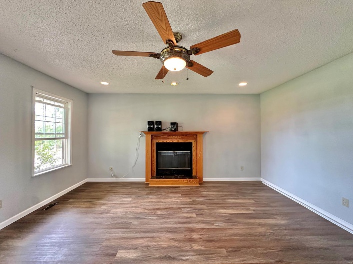 6624 State Route C, Ste Genevieve, Missouri 63670, 3 Bedrooms Bedrooms, 5 Rooms Rooms,2 BathroomsBathrooms,Residential,For Sale,State Route C,MAR24045902