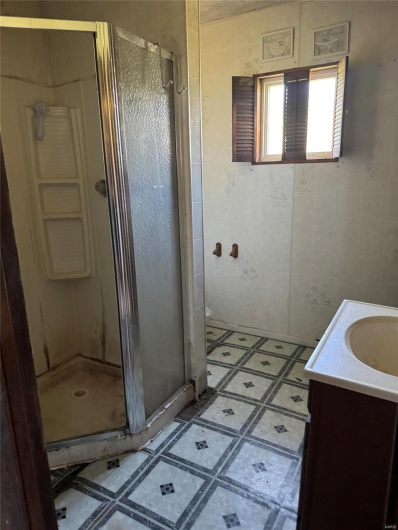 103 5th Street, Mill Spring, Missouri 63952, 3 Bedrooms Bedrooms, 6 Rooms Rooms,1 BathroomBathrooms,Residential,For Sale,5th,MAR24028729