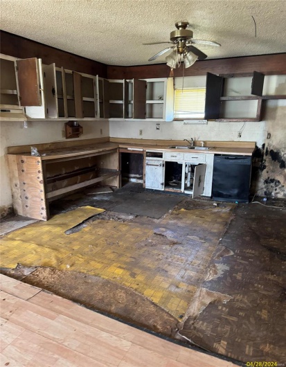 103 5th Street, Mill Spring, Missouri 63952, 3 Bedrooms Bedrooms, 6 Rooms Rooms,1 BathroomBathrooms,Residential,For Sale,5th,MAR24028729