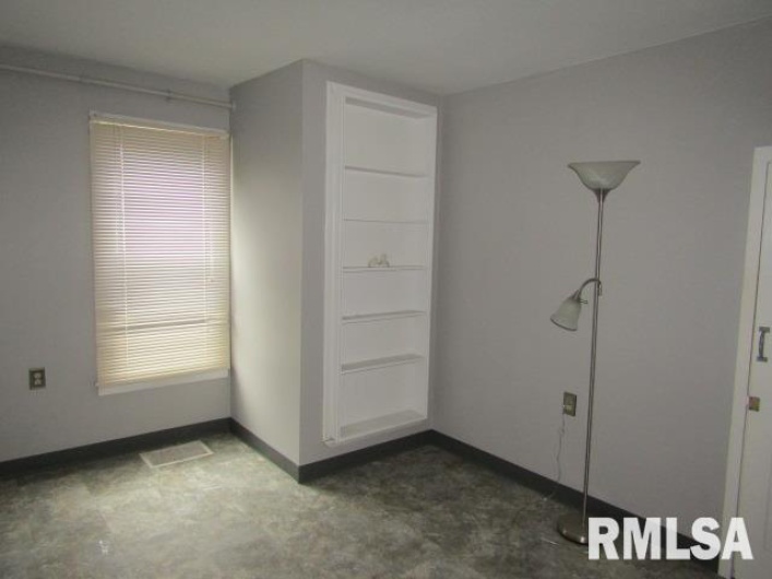 602 4TH Street, Rosiclare, Illinois 62982, 6 Bedrooms Bedrooms, 0 ,2 BathroomsBathrooms,Residential,For Sale,4TH,0,RMAEB456642
