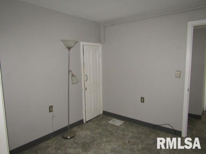602 4TH Street, Rosiclare, Illinois 62982, 6 Bedrooms Bedrooms, 0 ,2 BathroomsBathrooms,Residential,For Sale,4TH,0,RMAEB456642