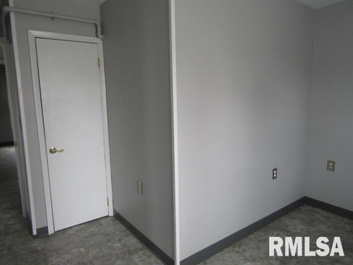 602 4TH Street, Rosiclare, Illinois 62982, 6 Bedrooms Bedrooms, 0 ,2 BathroomsBathrooms,Residential,For Sale,4TH,0,RMAEB456642