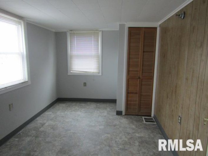 602 4TH Street, Rosiclare, Illinois 62982, 6 Bedrooms Bedrooms, 0 ,2 BathroomsBathrooms,Residential,For Sale,4TH,0,RMAEB456642