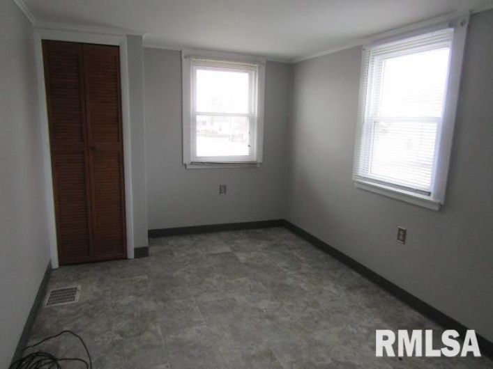 602 4TH Street, Rosiclare, Illinois 62982, 6 Bedrooms Bedrooms, 0 ,2 BathroomsBathrooms,Residential,For Sale,4TH,0,RMAEB456642