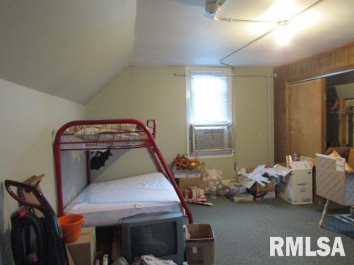 602 4TH Street, Rosiclare, Illinois 62982, 6 Bedrooms Bedrooms, 0 ,2 BathroomsBathrooms,Residential,For Sale,4TH,0,RMAEB456642