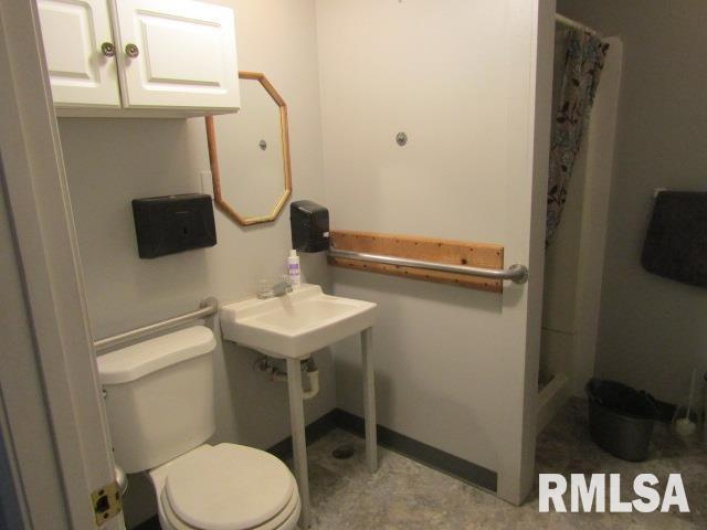 602 4TH Street, Rosiclare, Illinois 62982, 6 Bedrooms Bedrooms, 0 ,2 BathroomsBathrooms,Residential,For Sale,4TH,0,RMAEB456642