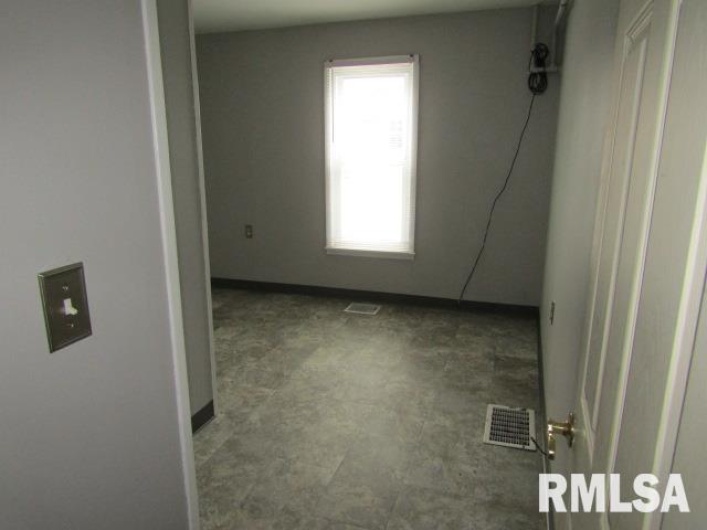 602 4TH Street, Rosiclare, Illinois 62982, 6 Bedrooms Bedrooms, 0 ,2 BathroomsBathrooms,Residential,For Sale,4TH,0,RMAEB456642