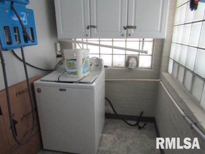 602 4TH Street, Rosiclare, Illinois 62982, 6 Bedrooms Bedrooms, 0 ,2 BathroomsBathrooms,Residential,For Sale,4TH,0,RMAEB456642