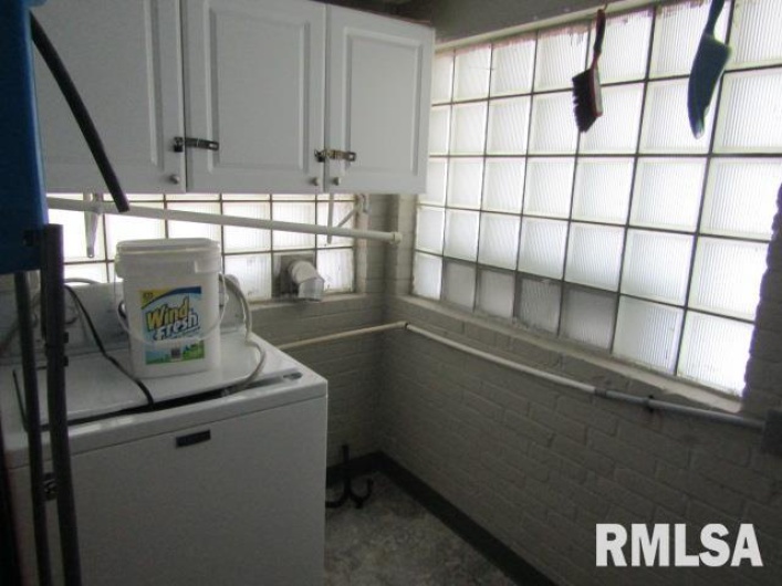 602 4TH Street, Rosiclare, Illinois 62982, 6 Bedrooms Bedrooms, 0 ,2 BathroomsBathrooms,Residential,For Sale,4TH,0,RMAEB456642