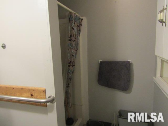 602 4TH Street, Rosiclare, Illinois 62982, 6 Bedrooms Bedrooms, 0 ,2 BathroomsBathrooms,Residential,For Sale,4TH,0,RMAEB456642