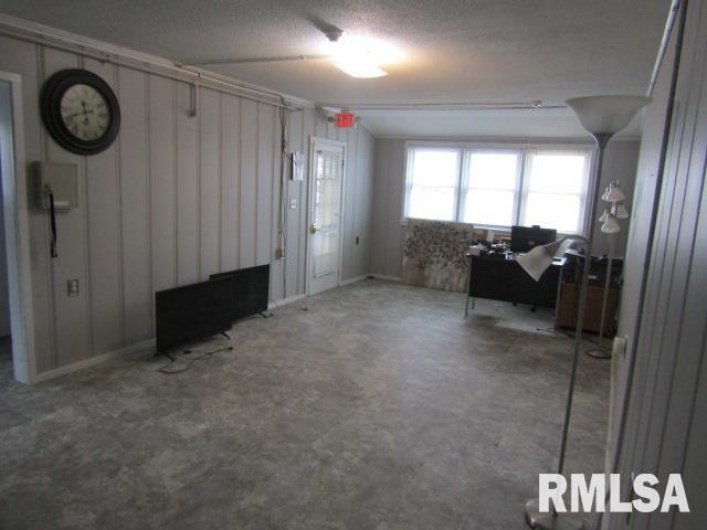 602 4TH Street, Rosiclare, Illinois 62982, 6 Bedrooms Bedrooms, 0 ,2 BathroomsBathrooms,Residential,For Sale,4TH,0,RMAEB456642