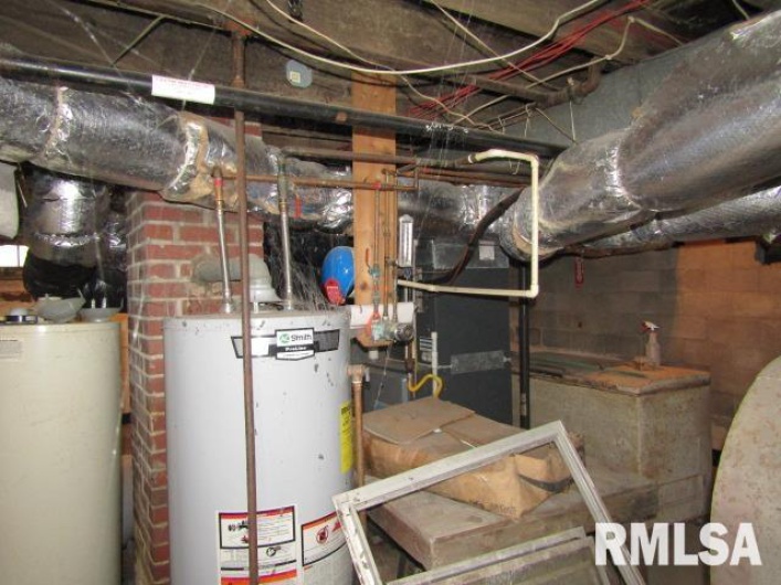 602 4TH Street, Rosiclare, Illinois 62982, 6 Bedrooms Bedrooms, 0 ,2 BathroomsBathrooms,Residential,For Sale,4TH,0,RMAEB456642