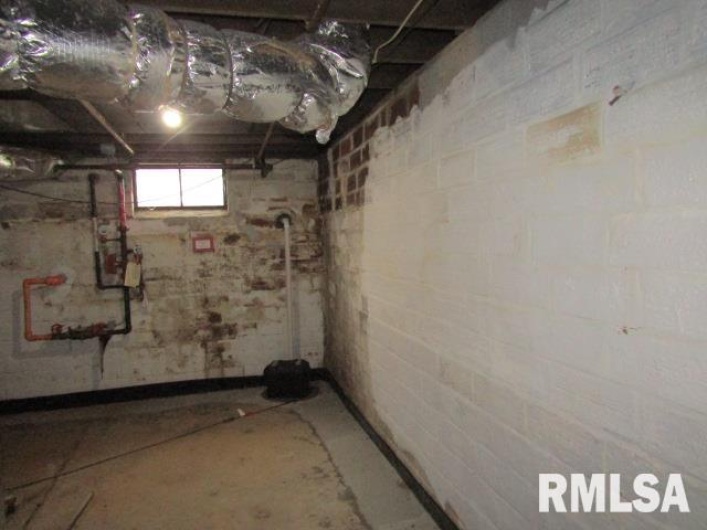 602 4TH Street, Rosiclare, Illinois 62982, 6 Bedrooms Bedrooms, 0 ,2 BathroomsBathrooms,Residential,For Sale,4TH,0,RMAEB456642