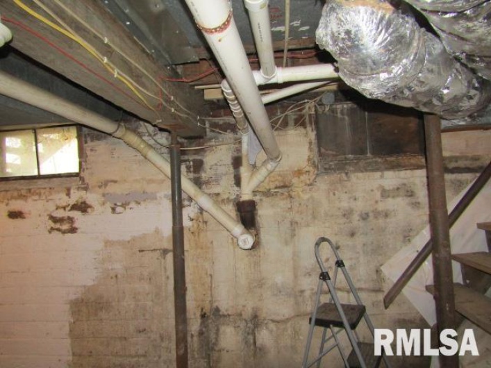 602 4TH Street, Rosiclare, Illinois 62982, 6 Bedrooms Bedrooms, 0 ,2 BathroomsBathrooms,Residential,For Sale,4TH,0,RMAEB456642
