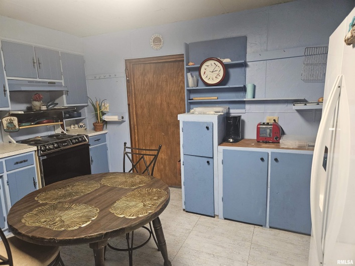 1555 REED Street, Eldorado, Illinois 62930, 2 Bedrooms Bedrooms, 0 ,2 BathroomsBathrooms,Residential,For Sale,REED,0,RMAEB456656
