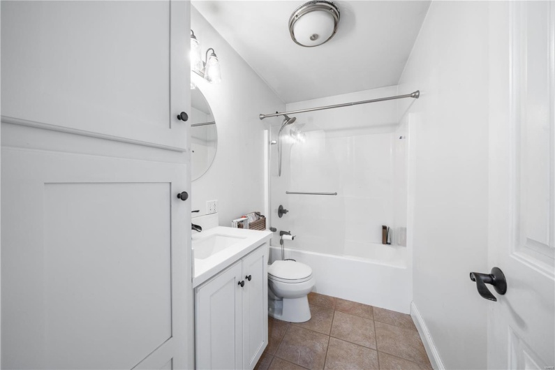 12 Dumaine Avenue, Cape Girardeau, Missouri 63701, 4 Bedrooms Bedrooms, 9 Rooms Rooms,3 BathroomsBathrooms,Residential,For Sale,Dumaine,MAR25003033