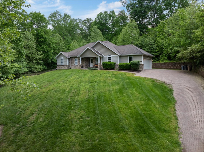 12 Dumaine Avenue, Cape Girardeau, Missouri 63701, 4 Bedrooms Bedrooms, 9 Rooms Rooms,3 BathroomsBathrooms,Residential,For Sale,Dumaine,MAR25003033