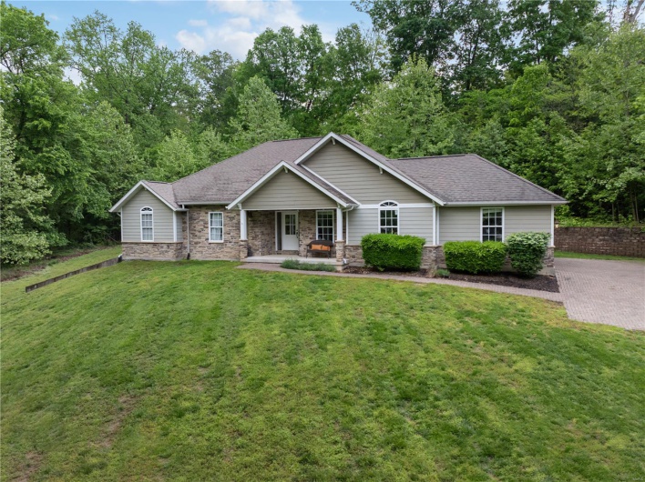 12 Dumaine Avenue, Cape Girardeau, Missouri 63701, 4 Bedrooms Bedrooms, 9 Rooms Rooms,3 BathroomsBathrooms,Residential,For Sale,Dumaine,MAR25003033