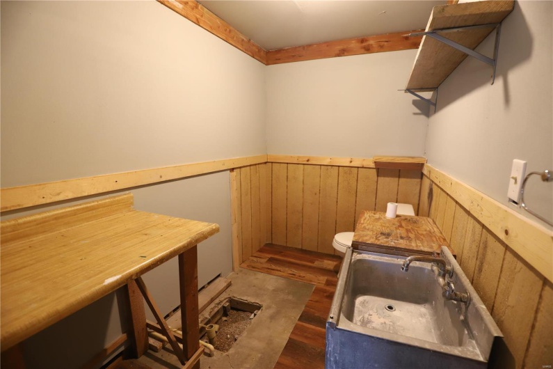 2099 Highway Jj, Ironton, Missouri 63650, 3 Bedrooms Bedrooms, 7 Rooms Rooms,1 BathroomBathrooms,Residential,For Sale,Highway Jj,MAR24056302