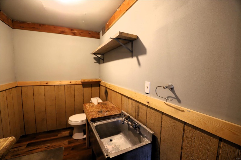 2099 Highway Jj, Ironton, Missouri 63650, 3 Bedrooms Bedrooms, 7 Rooms Rooms,1 BathroomBathrooms,Residential,For Sale,Highway Jj,MAR24056302