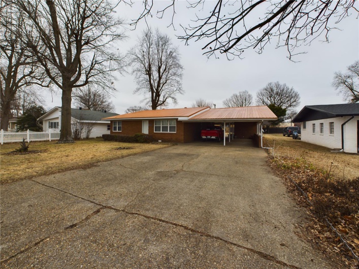706 Smith Street, Malden, Missouri 63863, 3 Bedrooms Bedrooms, 8 Rooms Rooms,2 BathroomsBathrooms,Residential,For Sale,Smith,MAR25006382