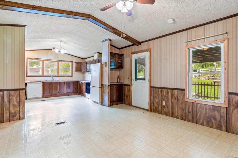 5857 Highway E, Fredericktown, Missouri 63645, 2 Bedrooms Bedrooms, 5 Rooms Rooms,1 BathroomBathrooms,Residential,For Sale,Highway E,MAR24046990