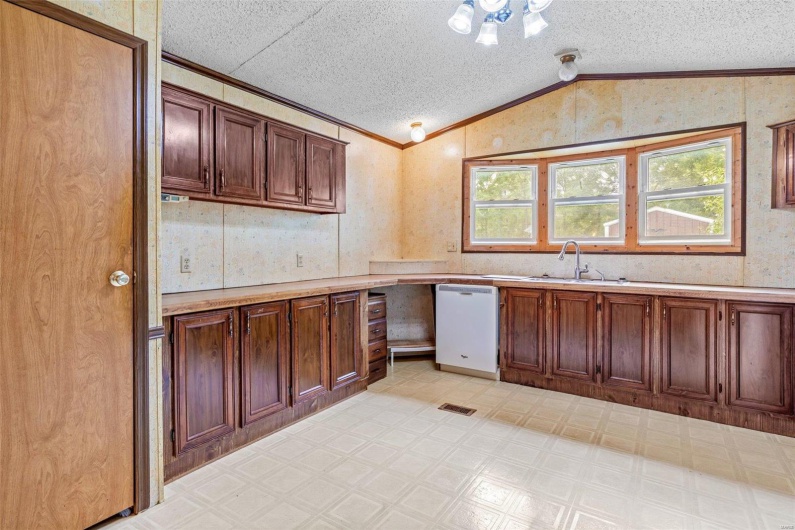 5857 Highway E, Fredericktown, Missouri 63645, 2 Bedrooms Bedrooms, 5 Rooms Rooms,1 BathroomBathrooms,Residential,For Sale,Highway E,MAR24046990