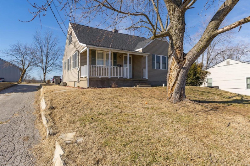 215 Virginia Street, Ste Genevieve, Missouri 63670, 4 Bedrooms Bedrooms, 13 Rooms Rooms,2 BathroomsBathrooms,Residential,For Sale,Virginia Street,MAR25005950