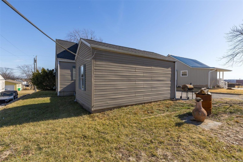 215 Virginia Street, Ste Genevieve, Missouri 63670, 4 Bedrooms Bedrooms, 13 Rooms Rooms,2 BathroomsBathrooms,Residential,For Sale,Virginia Street,MAR25005950