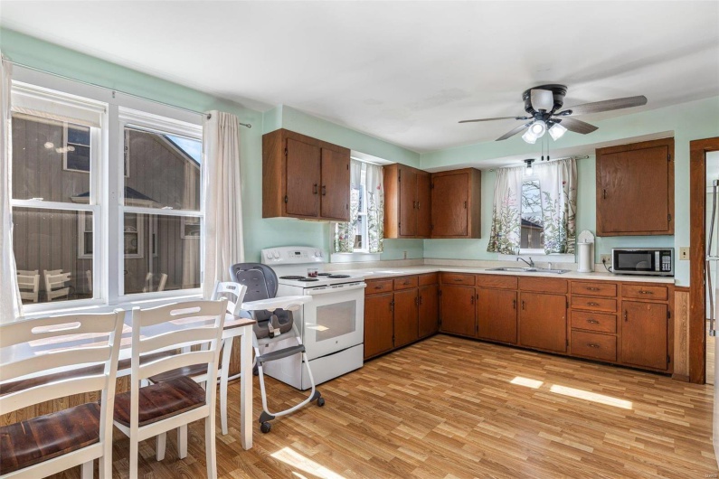 215 Virginia Street, Ste Genevieve, Missouri 63670, 4 Bedrooms Bedrooms, 13 Rooms Rooms,2 BathroomsBathrooms,Residential,For Sale,Virginia Street,MAR25005950