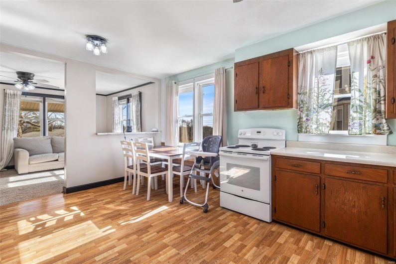 215 Virginia Street, Ste Genevieve, Missouri 63670, 4 Bedrooms Bedrooms, 13 Rooms Rooms,2 BathroomsBathrooms,Residential,For Sale,Virginia Street,MAR25005950
