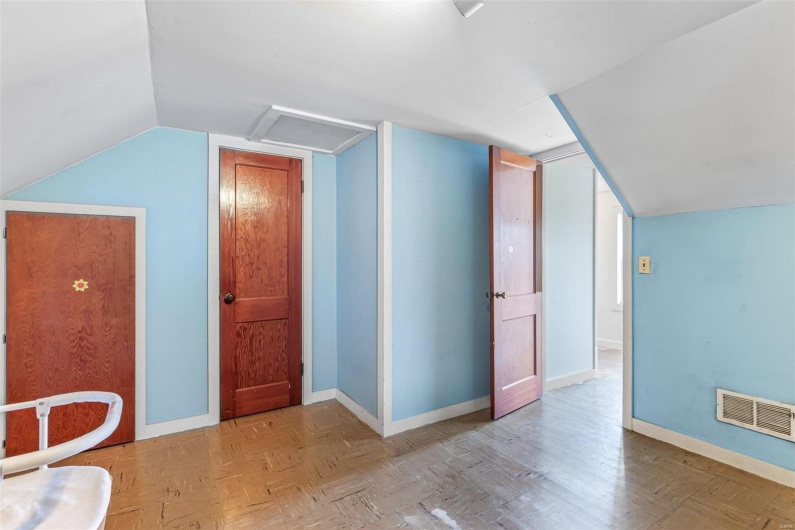 215 Virginia Street, Ste Genevieve, Missouri 63670, 4 Bedrooms Bedrooms, 13 Rooms Rooms,2 BathroomsBathrooms,Residential,For Sale,Virginia Street,MAR25005950