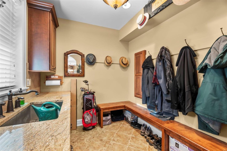 Mudroom with sink and light tile patterned floors