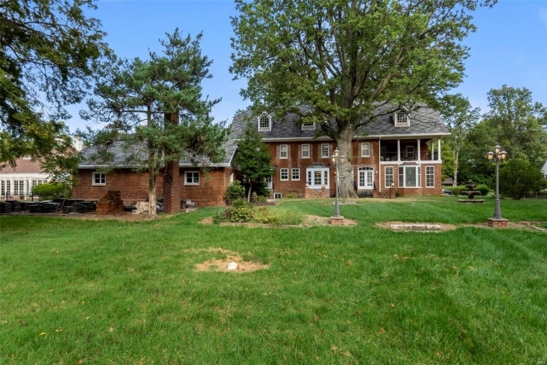 1011 Ranney Street, Sikeston, Missouri 63801, 4 Bedrooms Bedrooms, 11 Rooms Rooms,5 BathroomsBathrooms,Residential,For Sale,Ranney,MAR25006495
