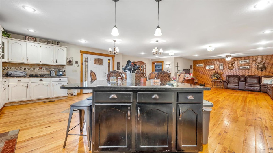 302 Deer Run Acres A, Williamsville, Missouri 63967, 3 Bedrooms Bedrooms, 8 Rooms Rooms,2 BathroomsBathrooms,Residential,For Sale,Deer Run Acres A,MAR25006731