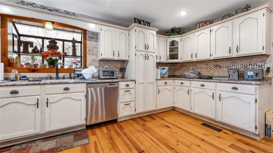 302 Deer Run Acres A, Williamsville, Missouri 63967, 3 Bedrooms Bedrooms, 8 Rooms Rooms,2 BathroomsBathrooms,Residential,For Sale,Deer Run Acres A,MAR25006731