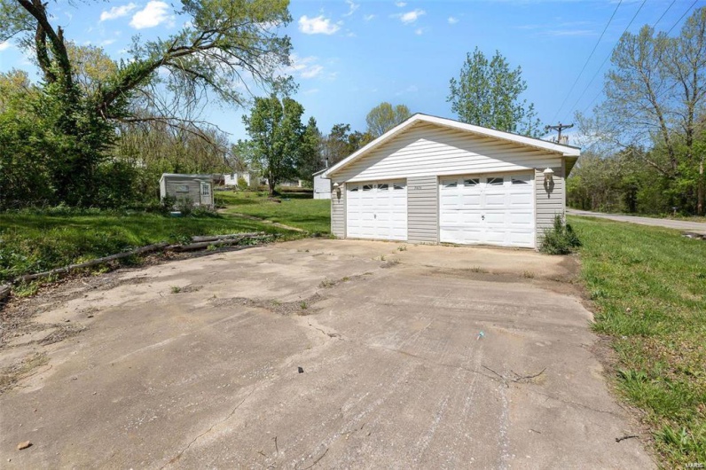Detached Garage 