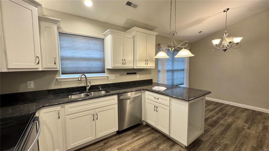 70 Pecan Tree Lane, Farmington, Missouri 63640, 2 Bedrooms Bedrooms, 5 Rooms Rooms,2 BathroomsBathrooms,Residential,For Sale,Pecan Tree,MAR25005834
