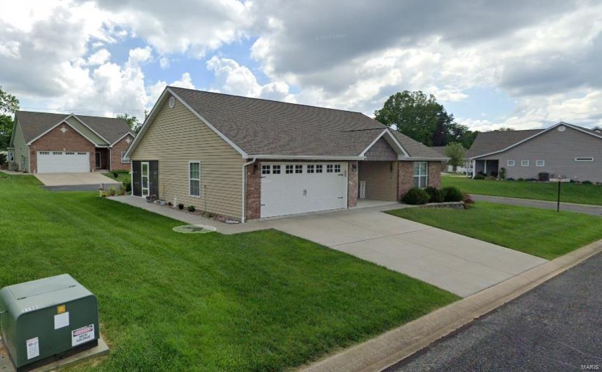 70 Pecan Tree Lane, Farmington, Missouri 63640, 2 Bedrooms Bedrooms, 5 Rooms Rooms,2 BathroomsBathrooms,Residential,For Sale,Pecan Tree,MAR25005834