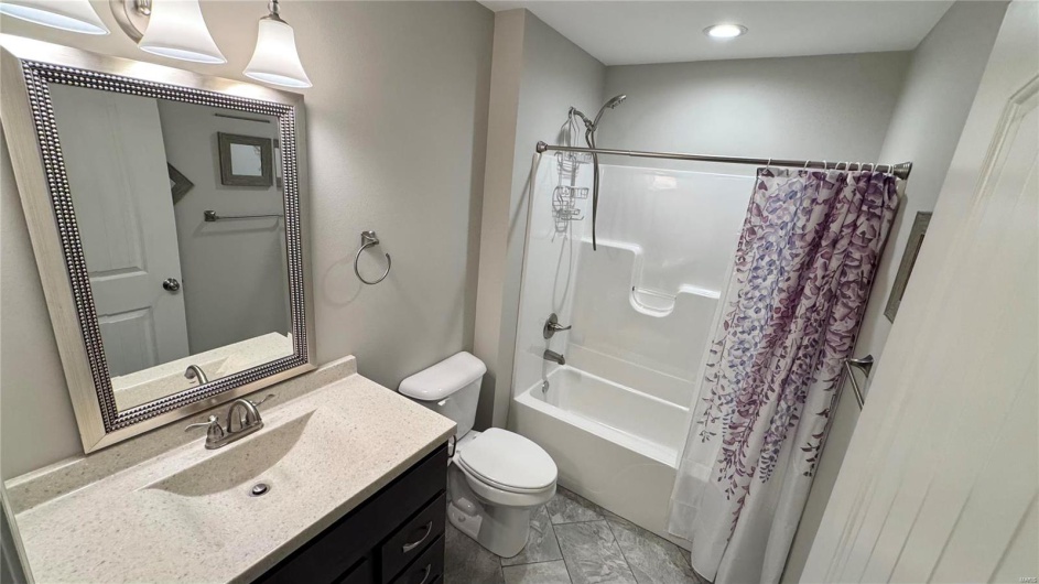 70 Pecan Tree Lane, Farmington, Missouri 63640, 2 Bedrooms Bedrooms, 5 Rooms Rooms,2 BathroomsBathrooms,Residential,For Sale,Pecan Tree,MAR25005834