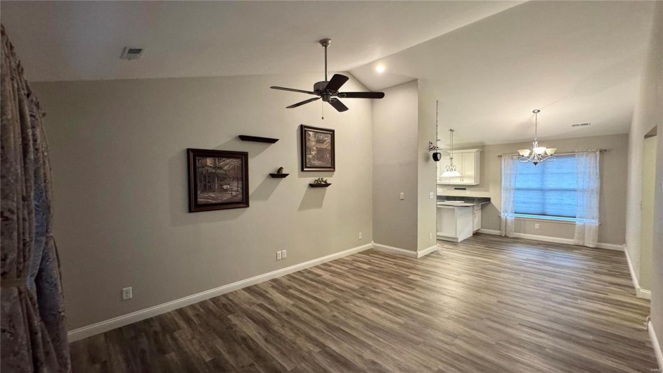 70 Pecan Tree Lane, Farmington, Missouri 63640, 2 Bedrooms Bedrooms, 5 Rooms Rooms,2 BathroomsBathrooms,Residential,For Sale,Pecan Tree,MAR25005834