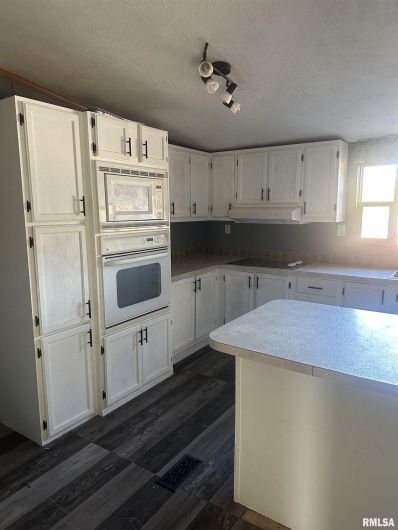 165 Nile Lane, Creal Springs, Illinois 62922, 3 Bedrooms Bedrooms, 0 ,2 BathroomsBathrooms,Residential,For Sale,Nile,0,RMAQC4260353