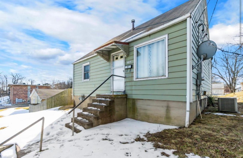 409 North Street, Cape Girardeau, Missouri 63701, 4 Bedrooms Bedrooms, 7 Rooms Rooms,1 BathroomBathrooms,Residential,For Sale,North,MAR25005610