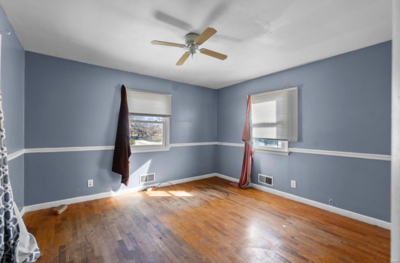 409 North Street, Cape Girardeau, Missouri 63701, 4 Bedrooms Bedrooms, 7 Rooms Rooms,1 BathroomBathrooms,Residential,For Sale,North,MAR25005610