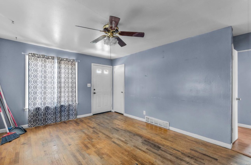 409 North Street, Cape Girardeau, Missouri 63701, 4 Bedrooms Bedrooms, 7 Rooms Rooms,1 BathroomBathrooms,Residential,For Sale,North,MAR25005610