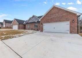 4 Creekside Way, Cape Girardeau, Missouri 63701, ,Residential Income,For Sale,Creekside,MAR25007025