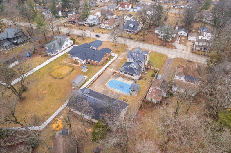 Birds eye view of property